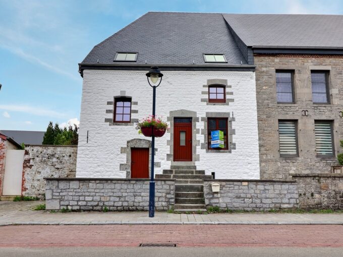 Momignies: Rare sur le marché – maison de 1663 restaurée, jusqu’à 5 chambres